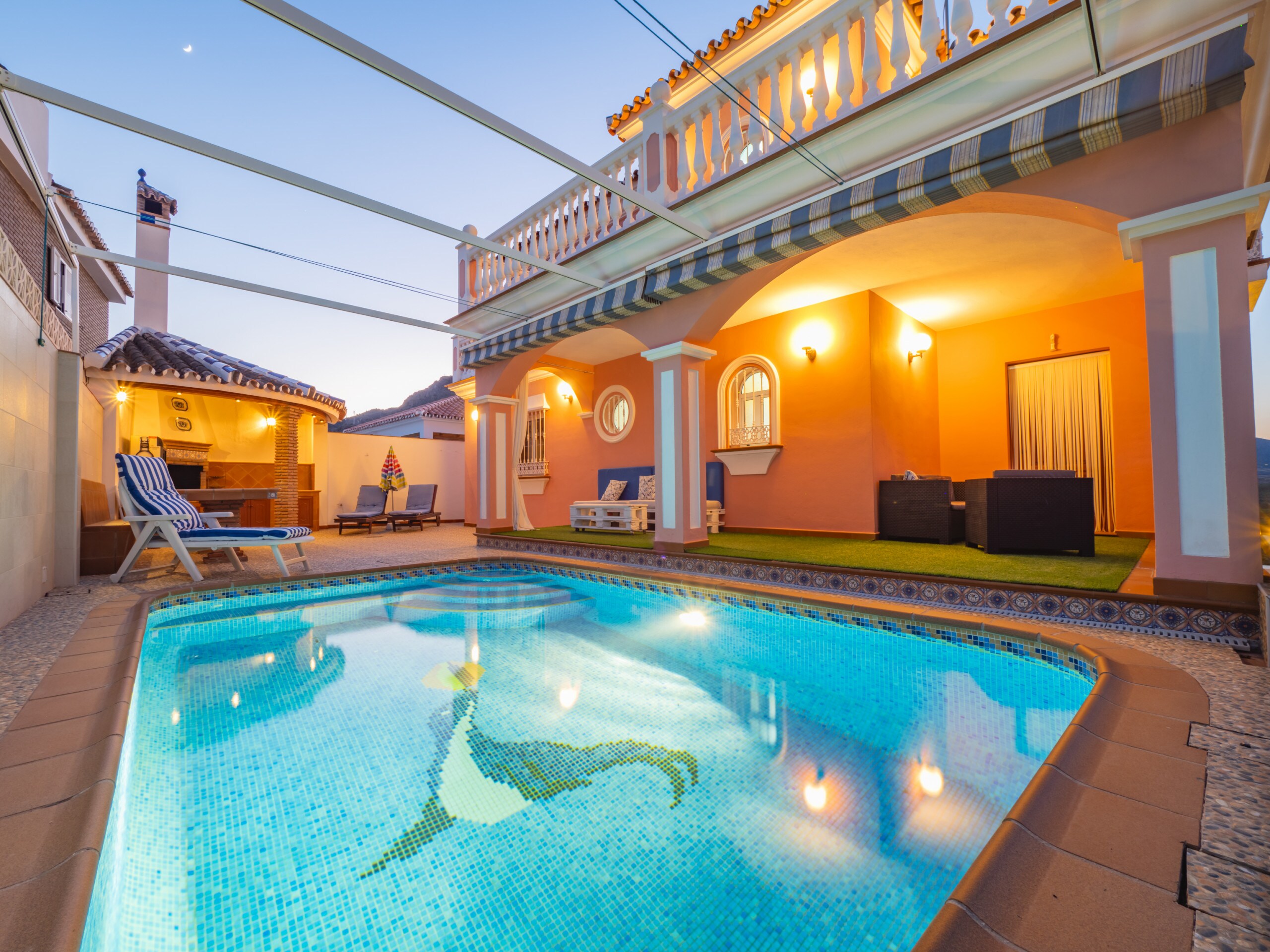 Private holiday villa with pool in Álora for 9 persons.