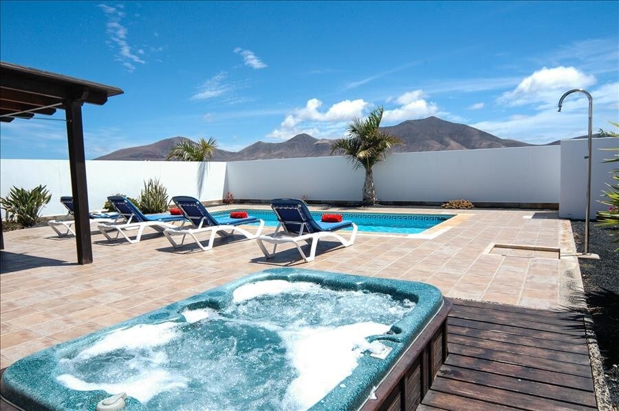 Property Image 1 - Romantic LVC227773 | Playa Balanca | Lanzarote Property Image 1 - Romantic LVC227773 | Playa Balanca | Lanzarote