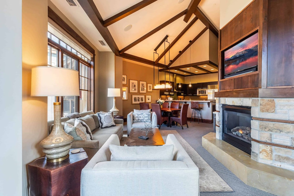 9001 Northstar Dr Unit 508-print-020-025-Interior-4200x2802-300dpi