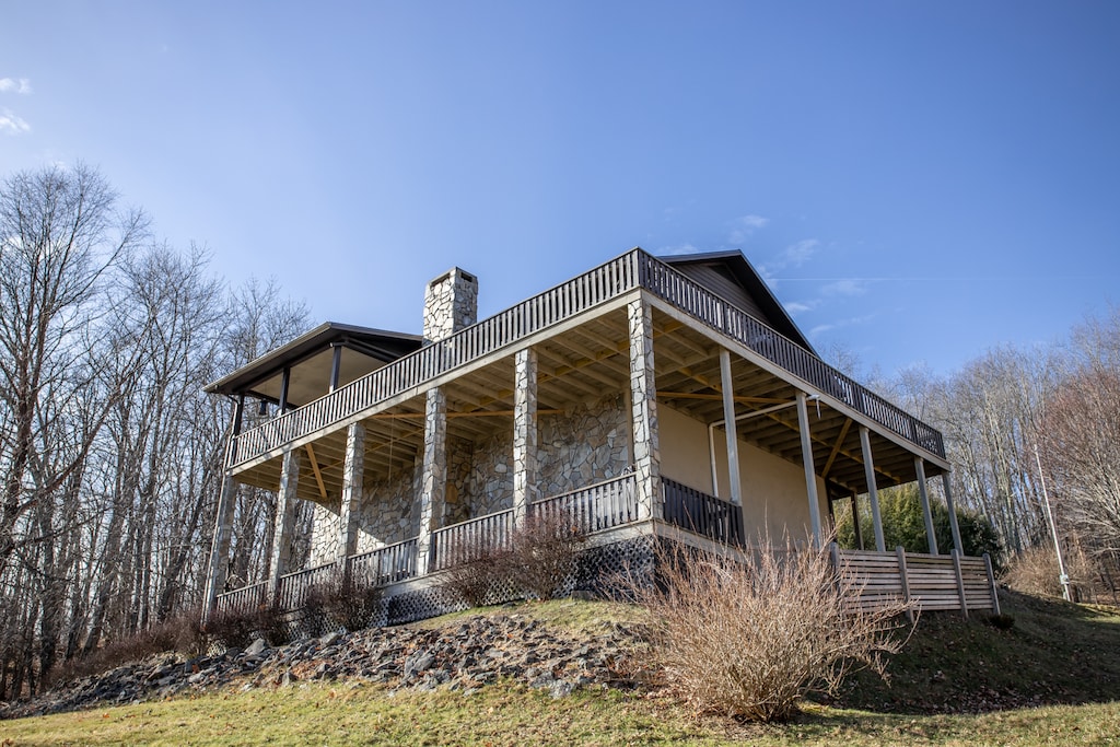 Exterior Rear Corner of Mountain Skye Lodge