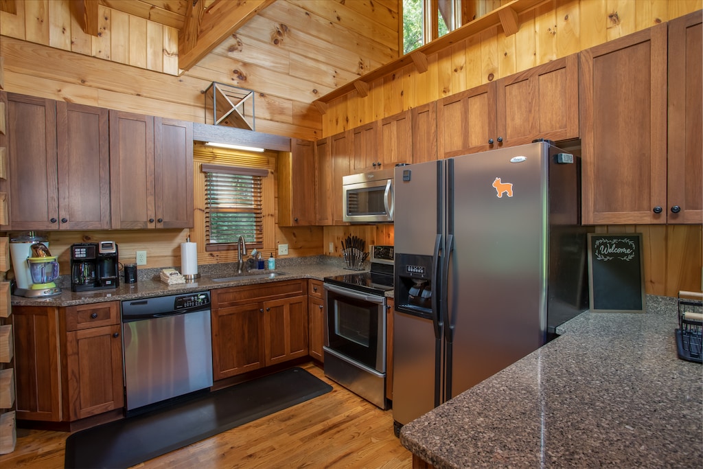 Spacious Kitchen with Modern Appliances