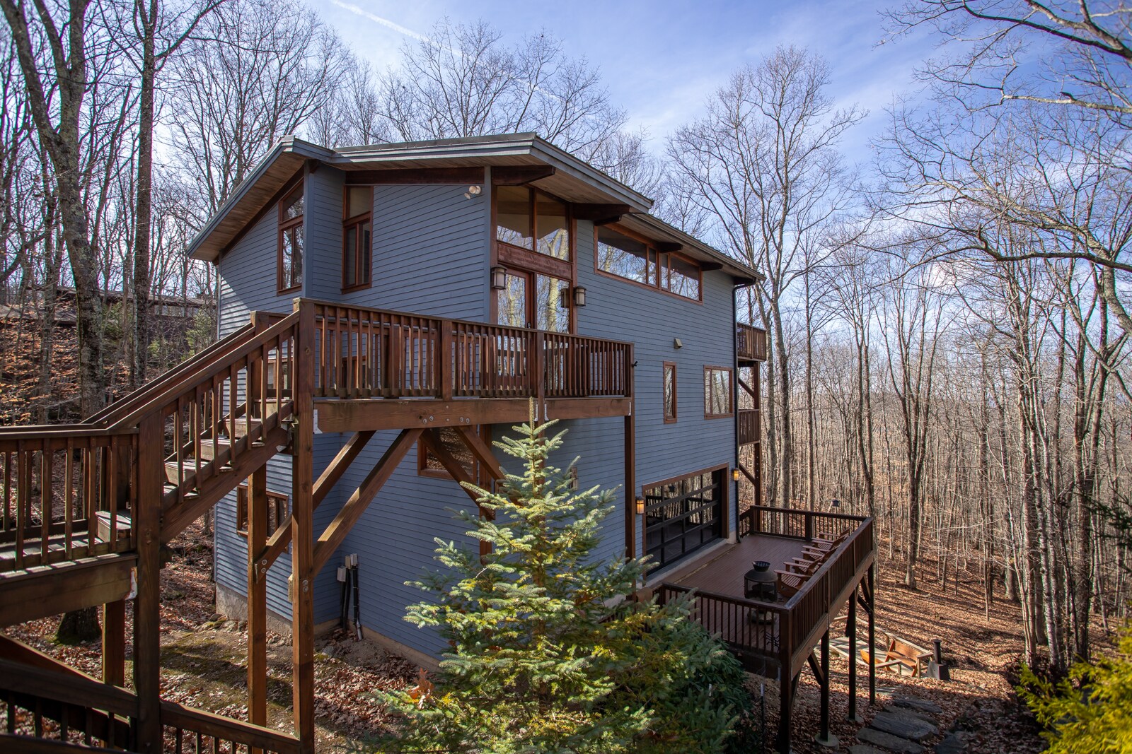 Blue Eagle Lodge boasts 4 Levels, 4 Large Suites, Multiple Living and Entertaining areas, and Numerous Outdoor Decks and Patios!