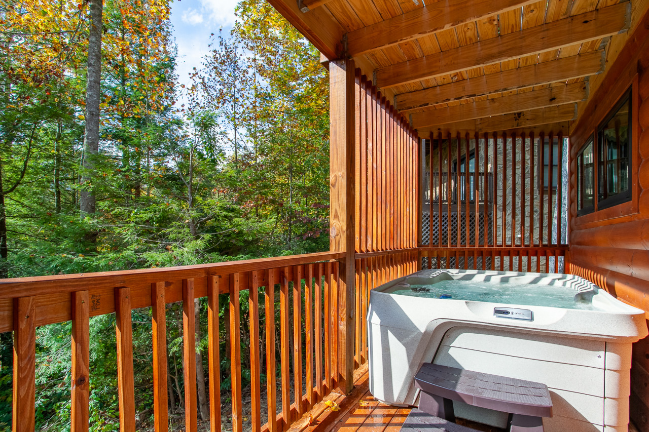 Property Image 2 - Stunning View, Hot tub, & Games!