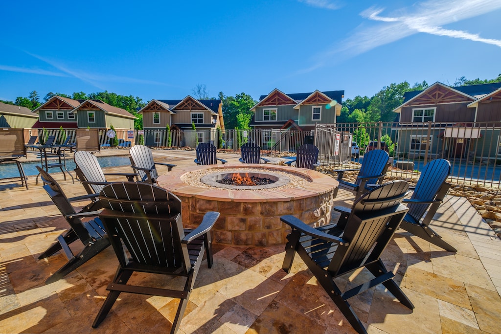 Fire pit with fire on 1 1 of 1