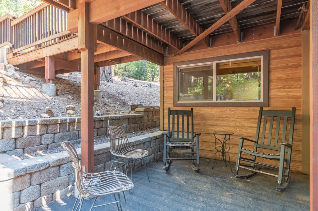 Outdoor Sitting Area