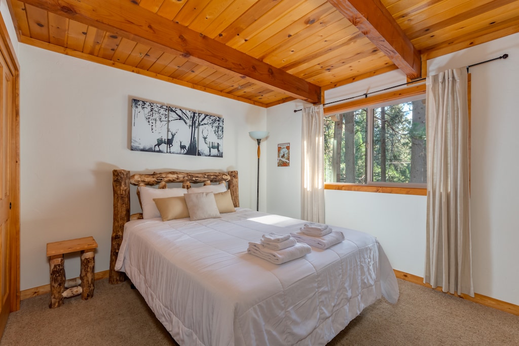 Bedroom 1 (Main Floor)