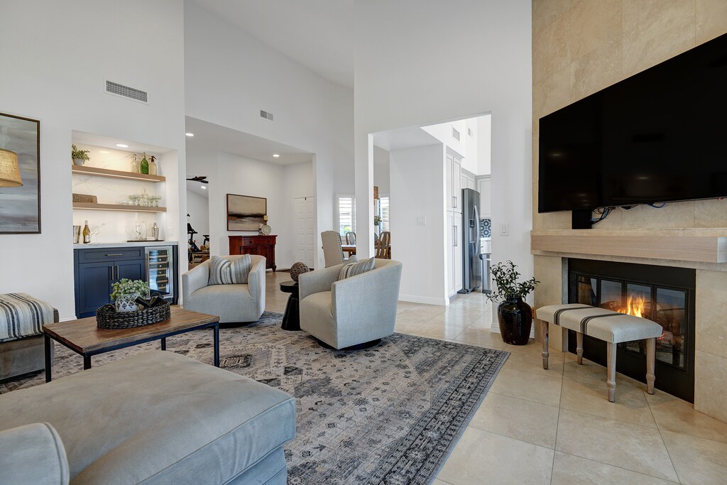 LIVING SPACE REVERSE.jpg mls