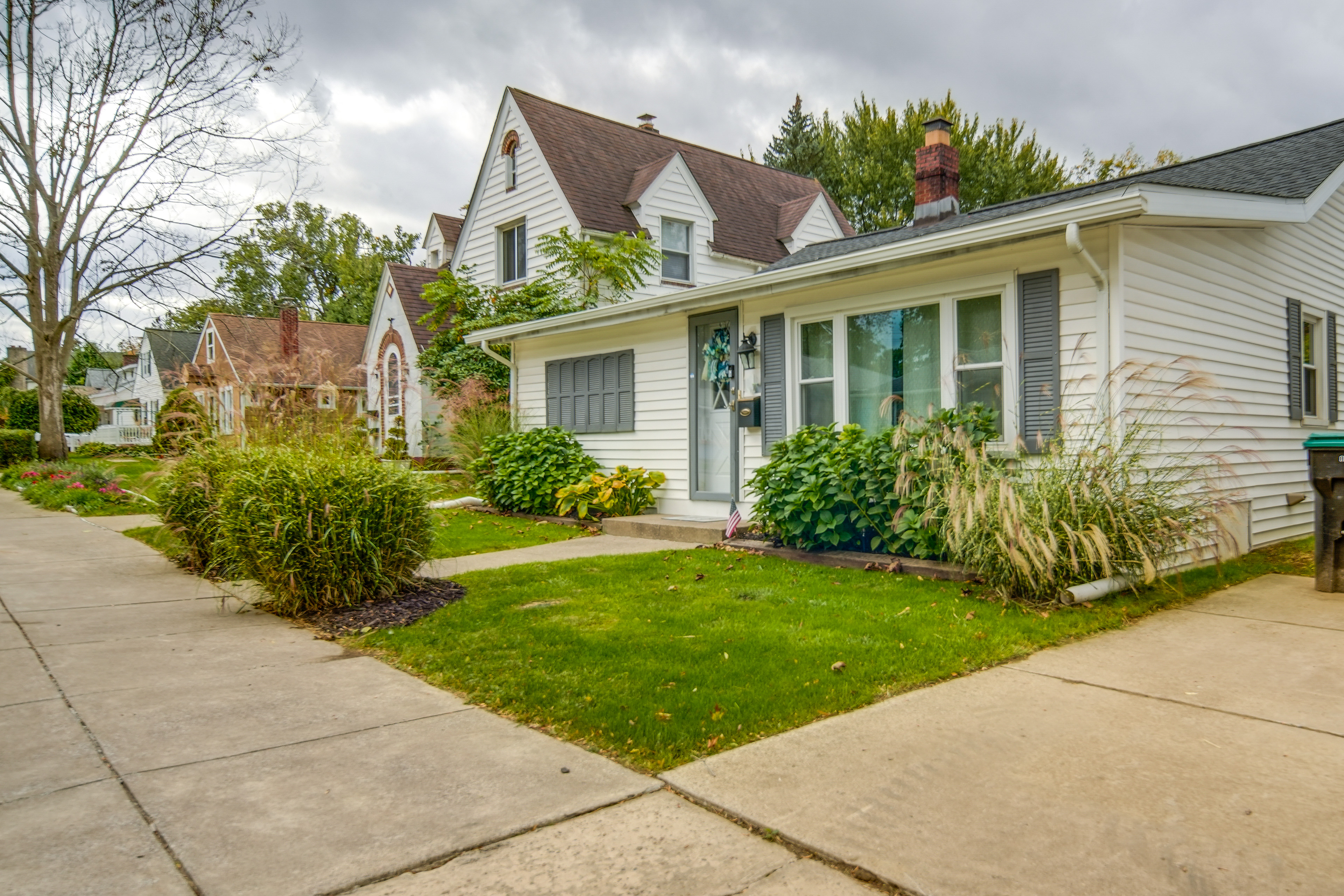 Property Image 2 - Cozy Erie Vacation Rental w/ Patio & Seasonal Pool