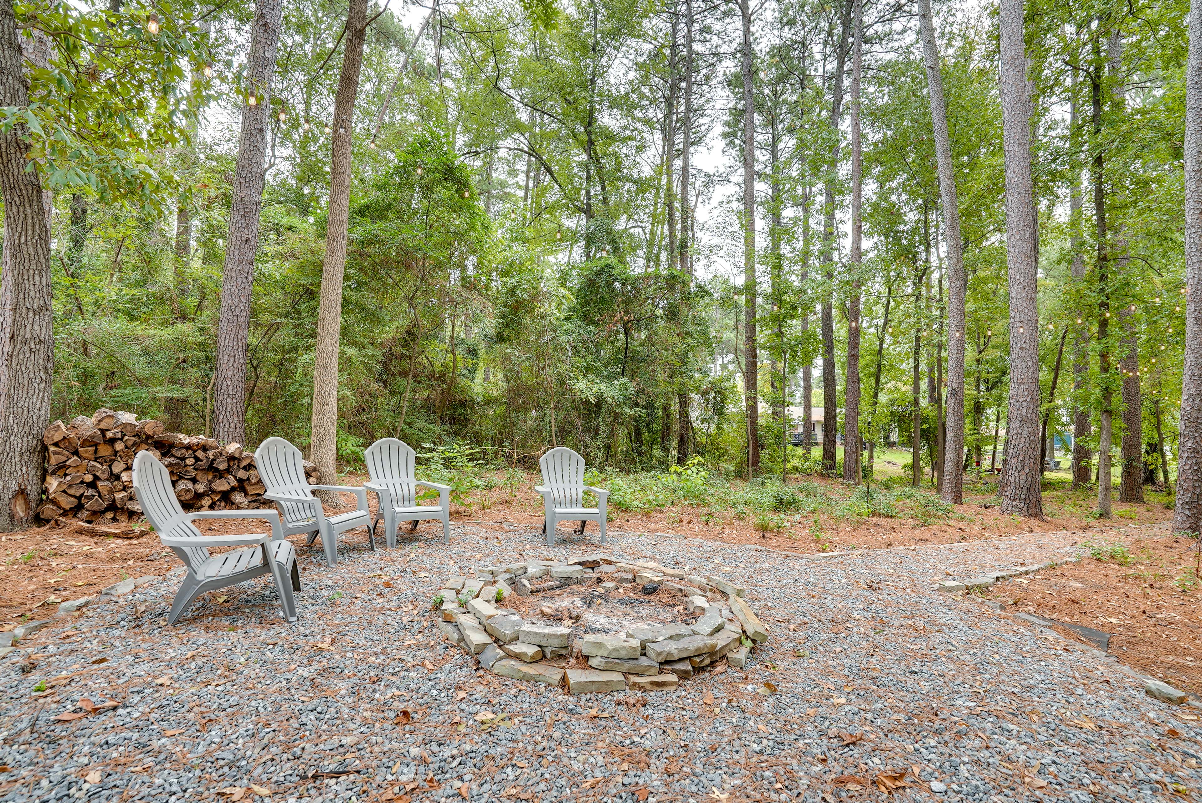 Lakefront Texas Abode w/ Kayaks, Fire Pit & Patio!