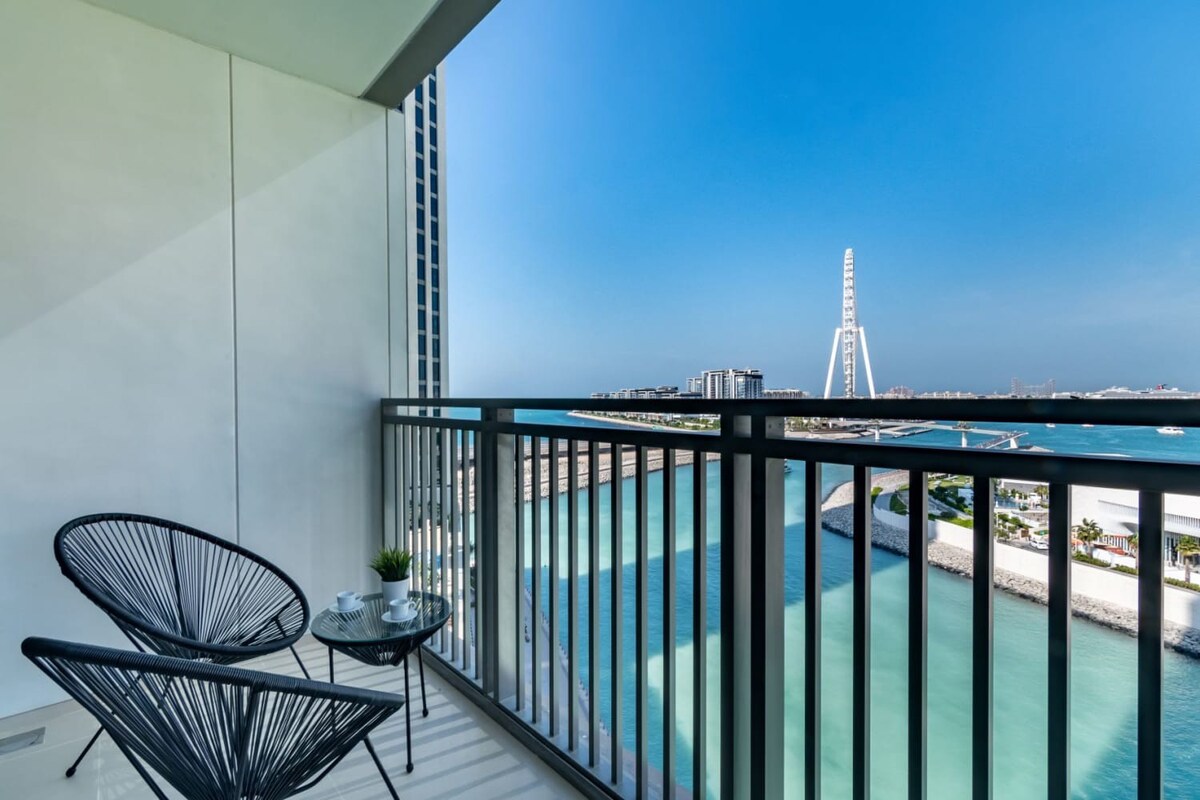 Balcony view to Dubai Eye
