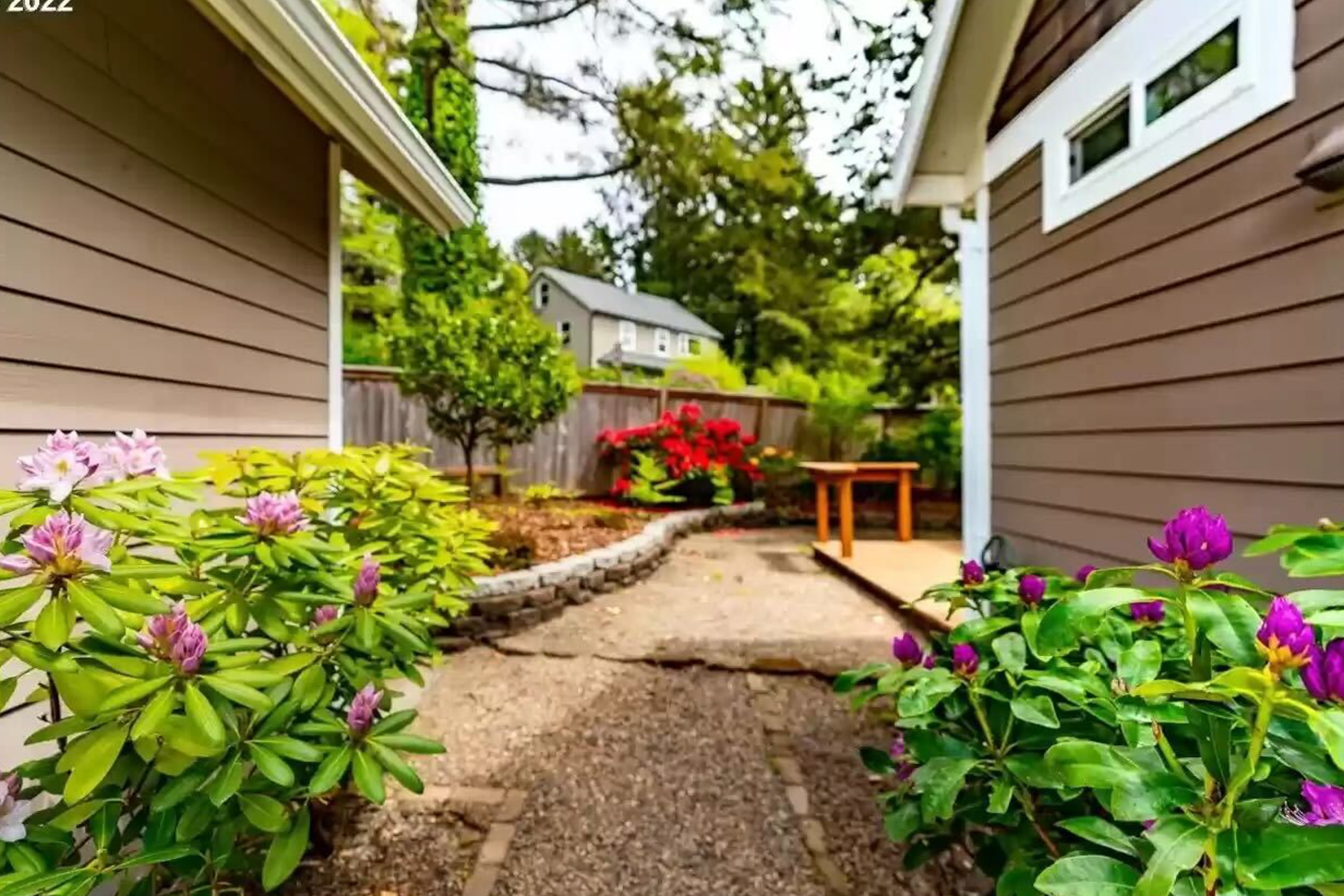 Cottage de la Mer | House in Lincoln City with serene porch, walk to the beach