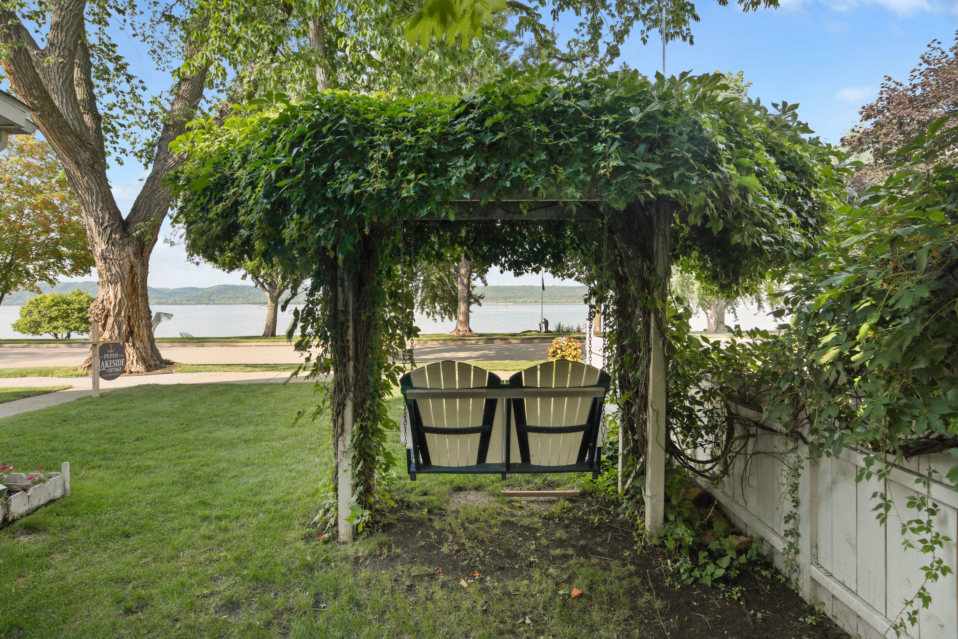 Property Image 2 - Lake Pepin Waterfront Cottage - Steps to Beach!