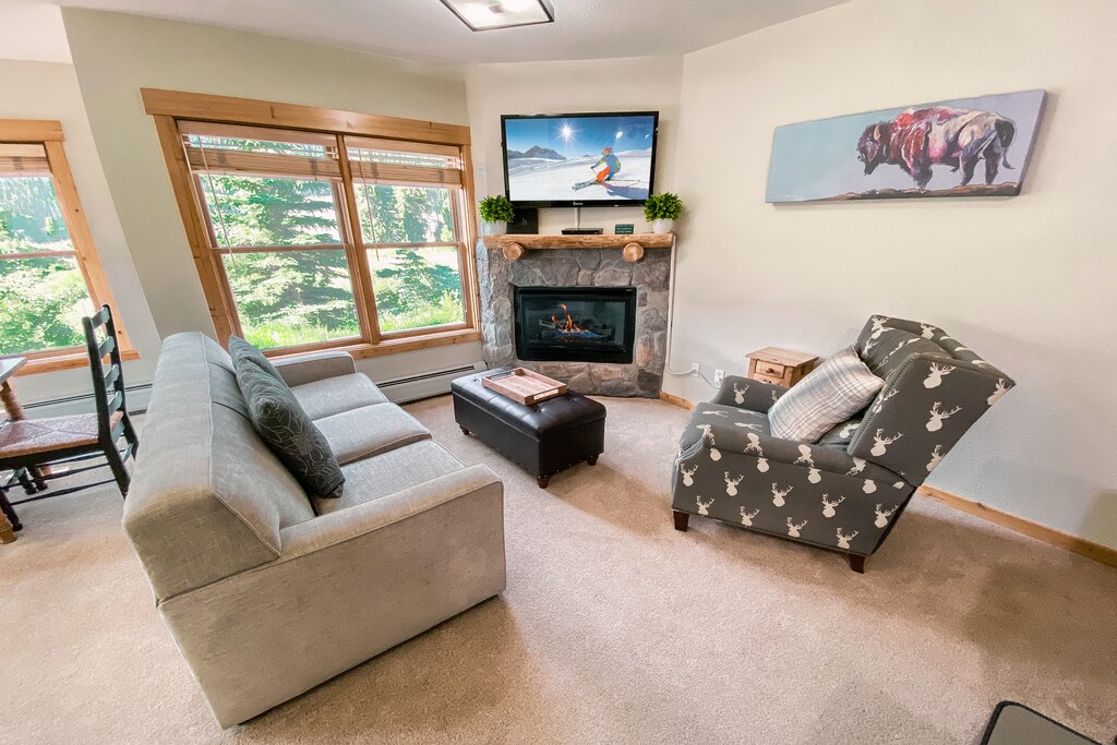 Lovely condo at Tenderfoot Lodge!