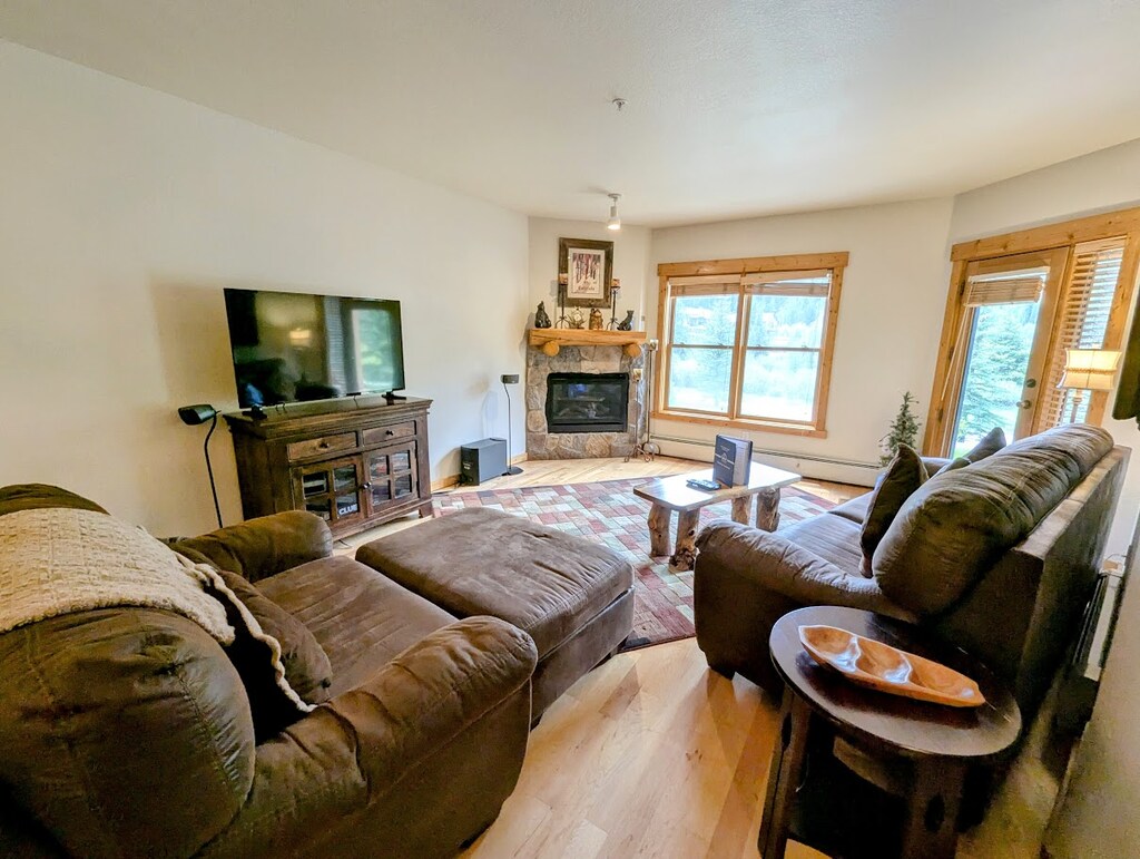 Comfortable Ski Condo Near Mountain House