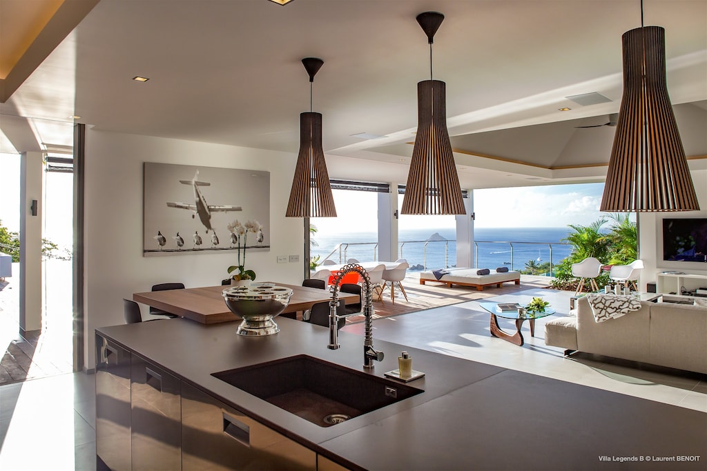 Fully equipped air-conditioned gourmet kitchen with breakfast bar, professional gas stove and oven, 2 fridges, 2 dishwashers, wine cellar, microwave, professional ice maker, Nespresso machine and regular coffee machine, food processor, blender, plunging m