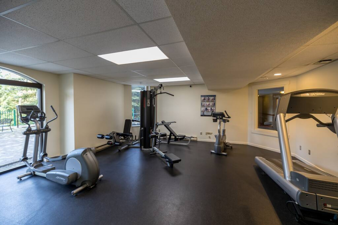 Cozy1BR:Sleeps4,Pool,Hottub,Sauna&NearShops&Trails