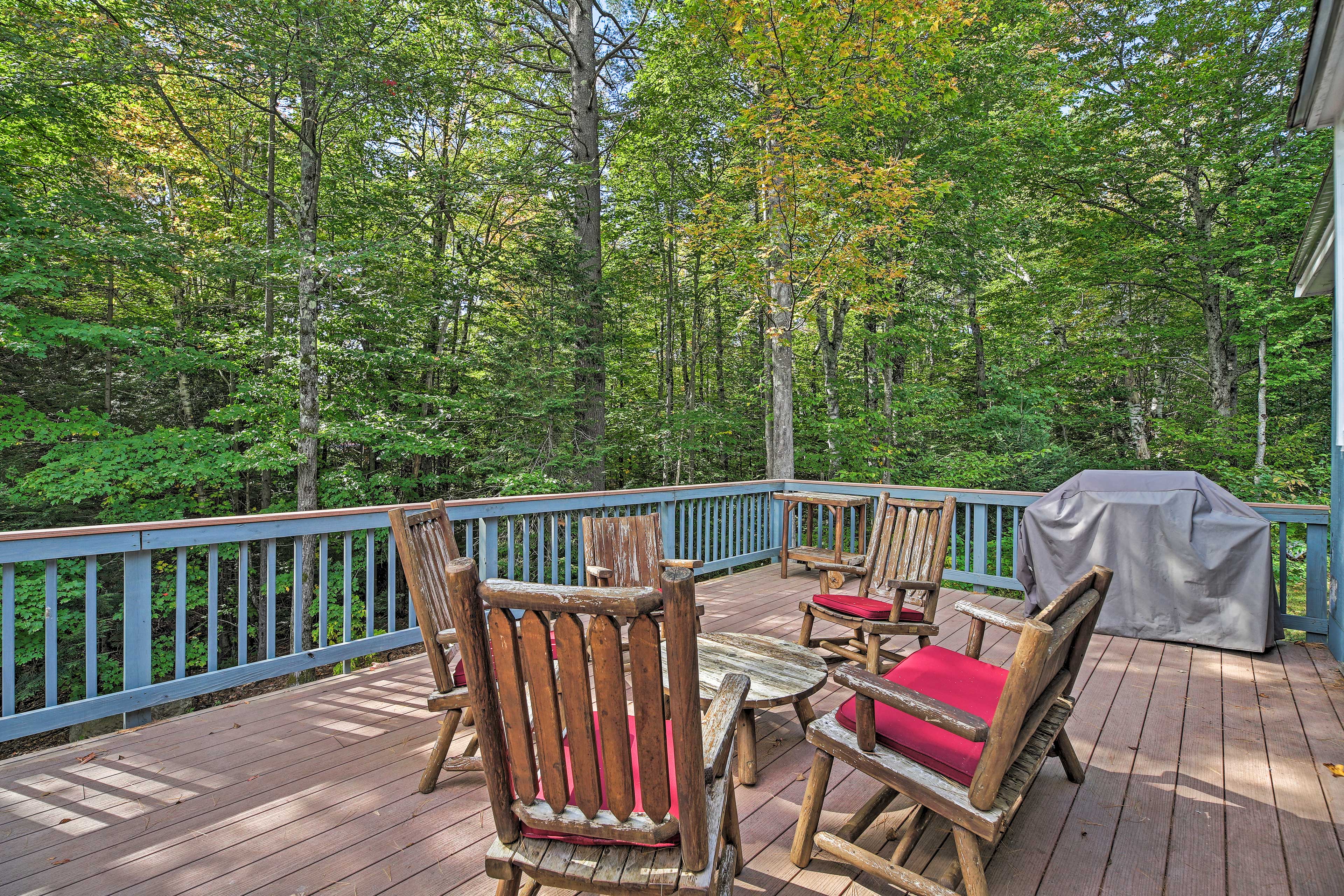 Property Image 2 - Condo w/ Deck & Grill < 5 Miles to Loon Mountain!