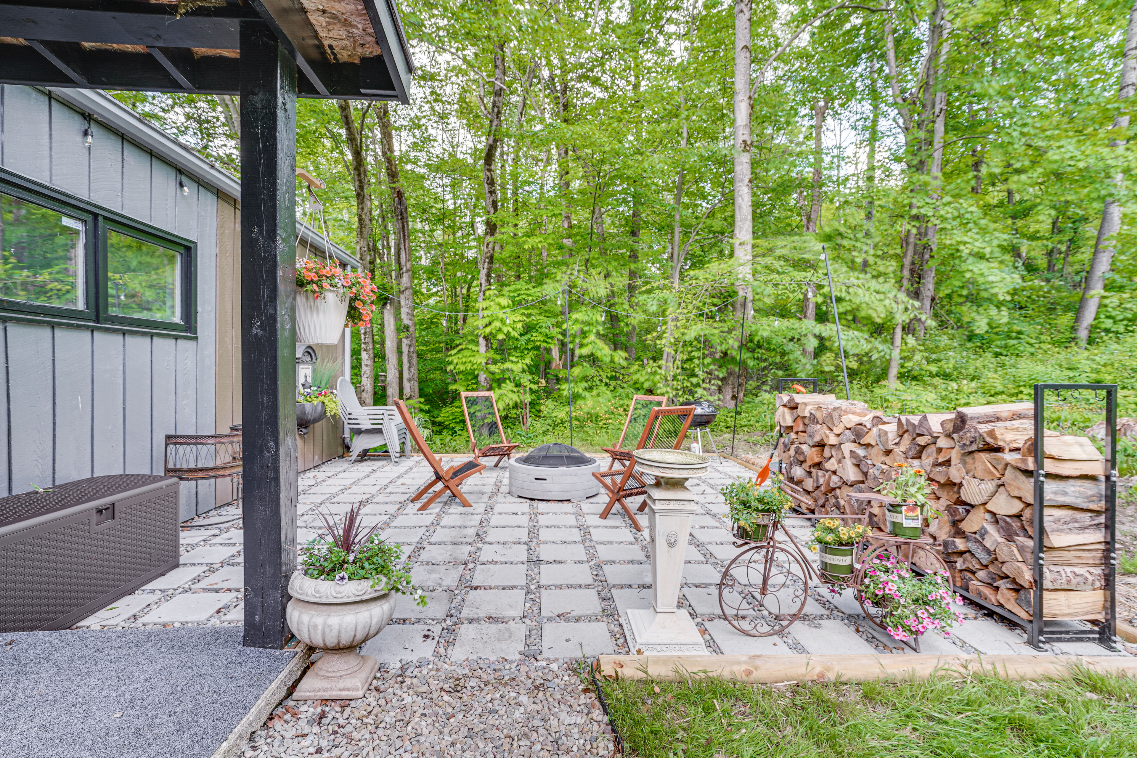 'Alpine House' Modern Delevan Cabin on 2 Acres