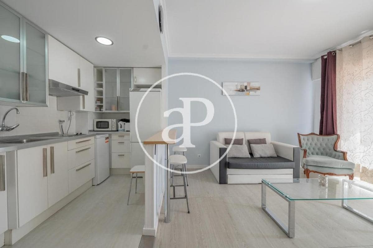 Property Image 2 - Light and airy apartment right behind the iconic Plaza de España,