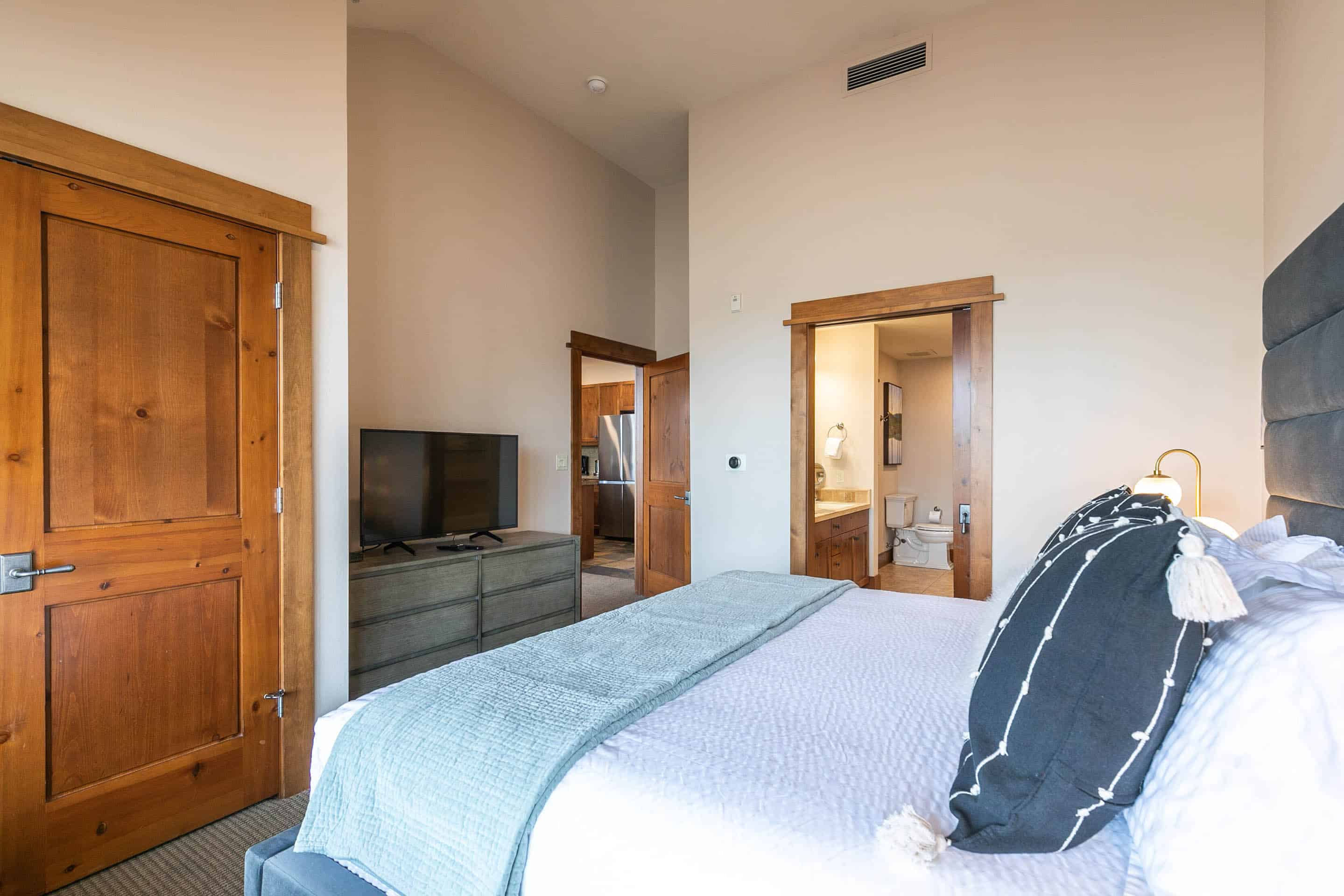 4001 Northstar Dr Unit 309-print-015-014-Interior-3332x2222-300dpi