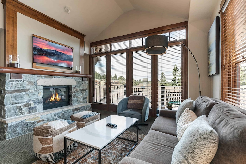 4001 Northstar Dr Unit 309-print-011-010-Interior-3308x2206-300dpi