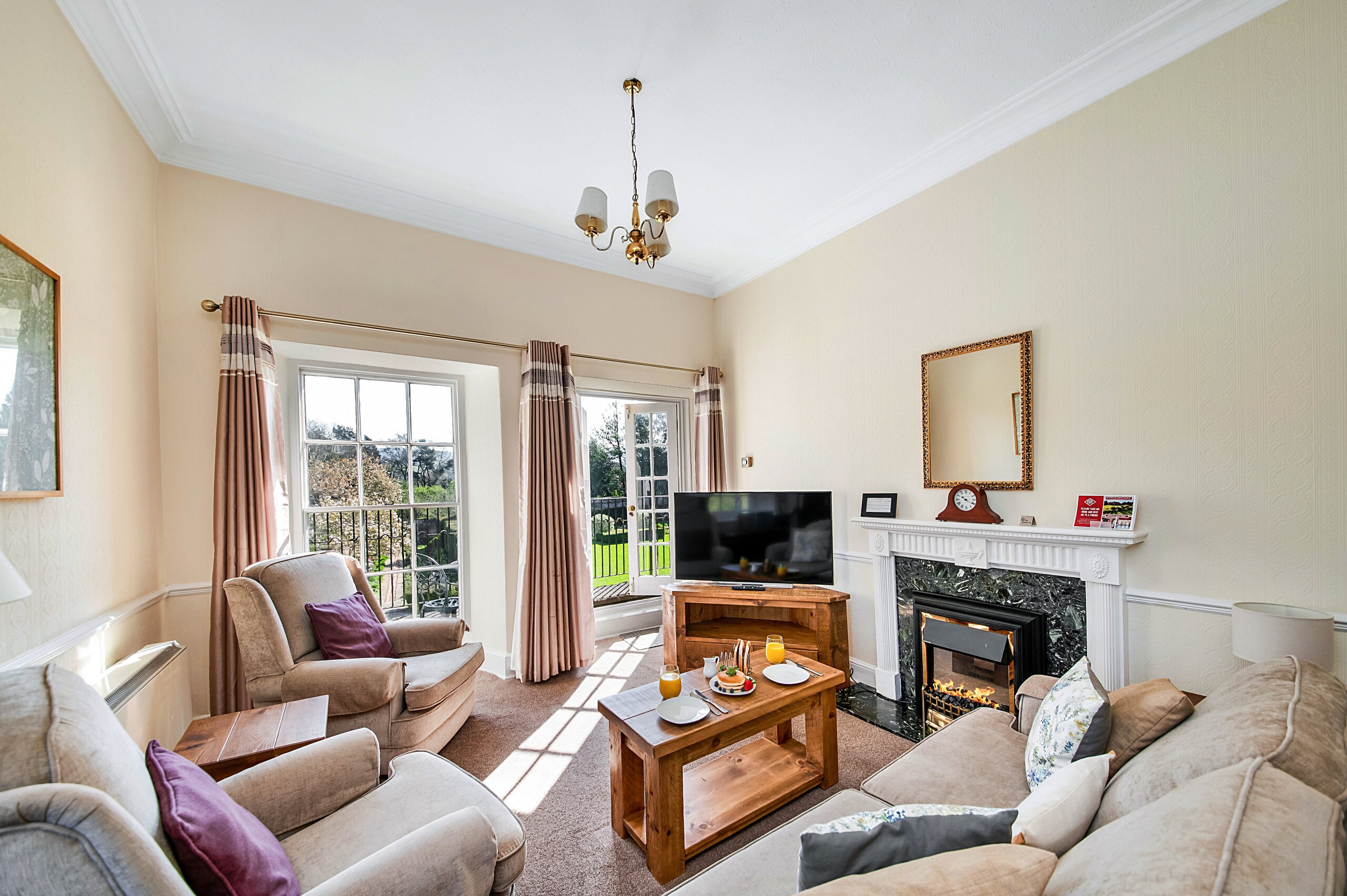 Property Image 2 - Roulston Hall Apt