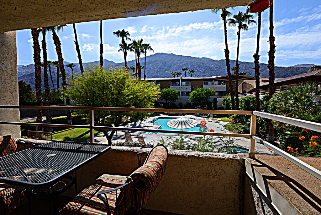 bi-127-back patio view