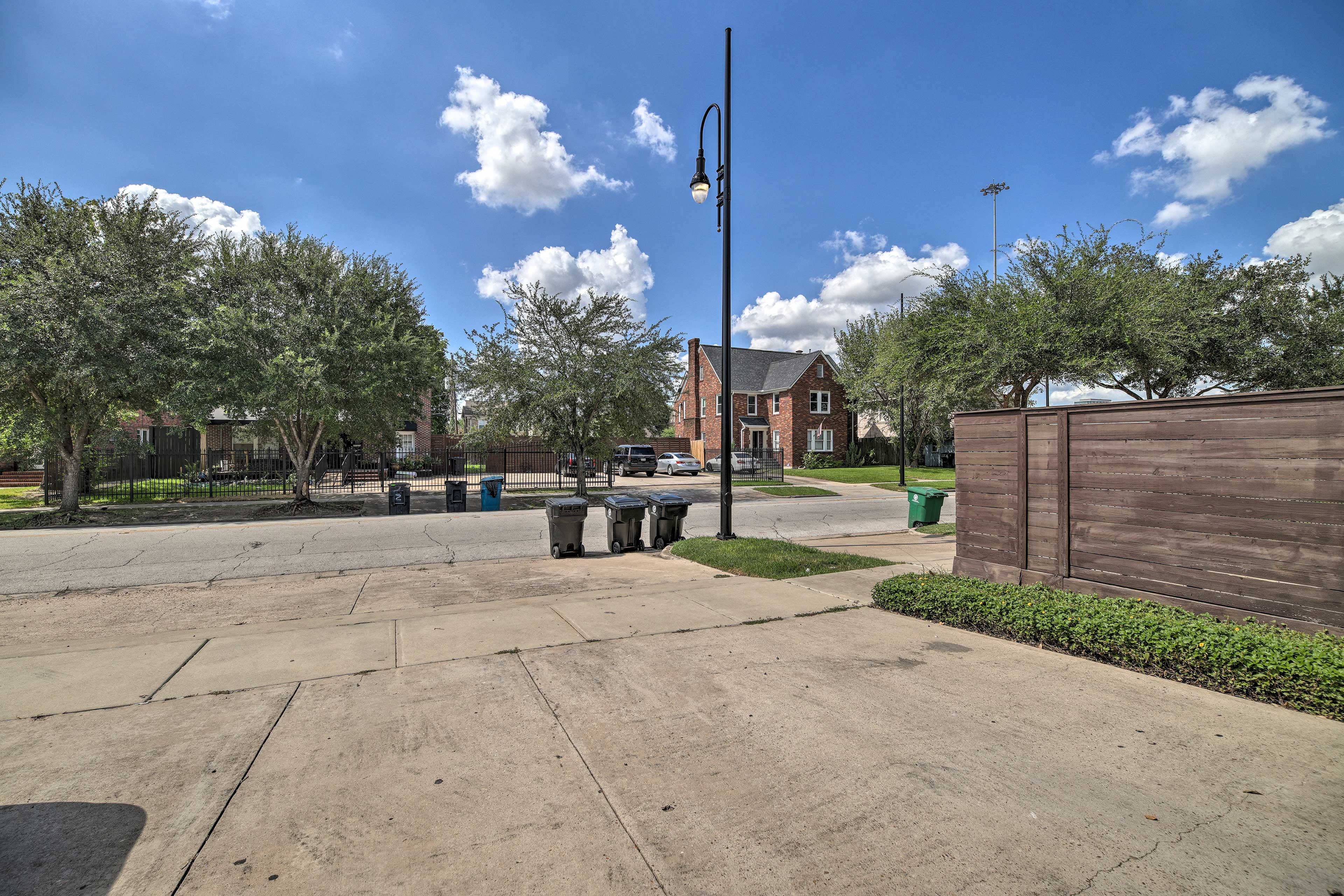 Property Image 1 - Cheerful Houston Condo ~ 3 Mi to Downtown!