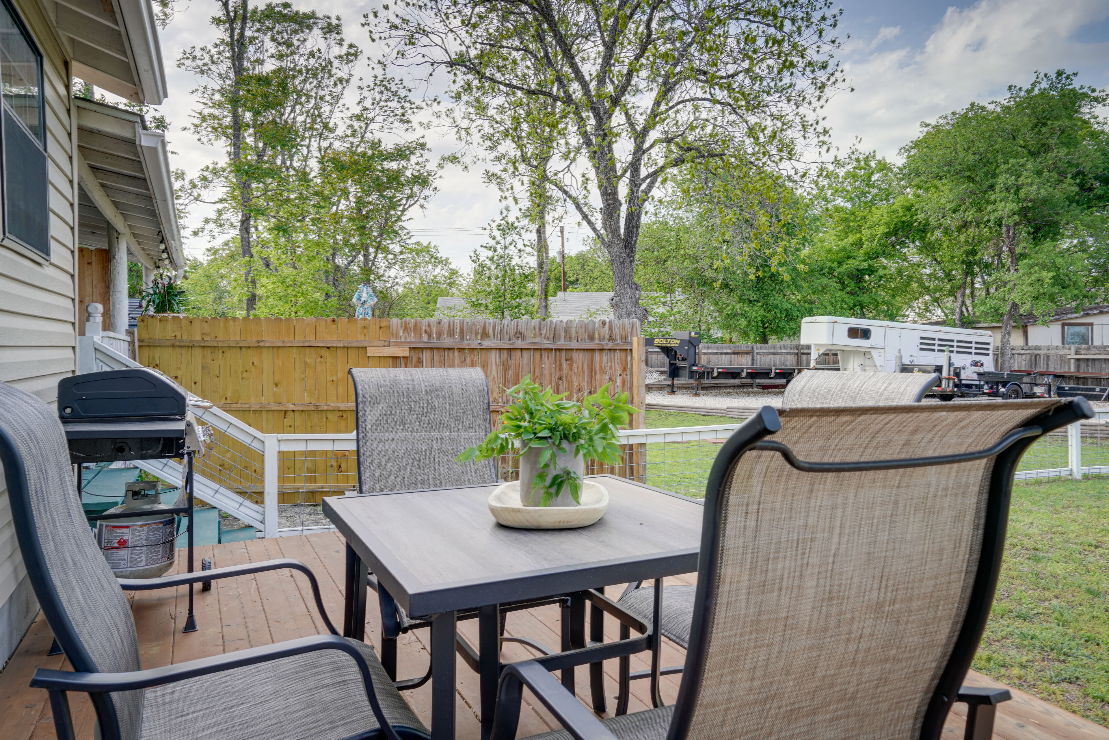 Kerrville Vacation Rental Across From River Trail!