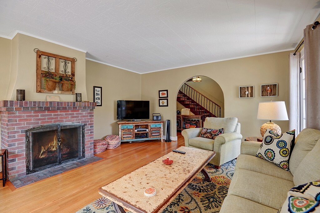 2-LIVING ROOM TO FIREPLACE RS.jpg