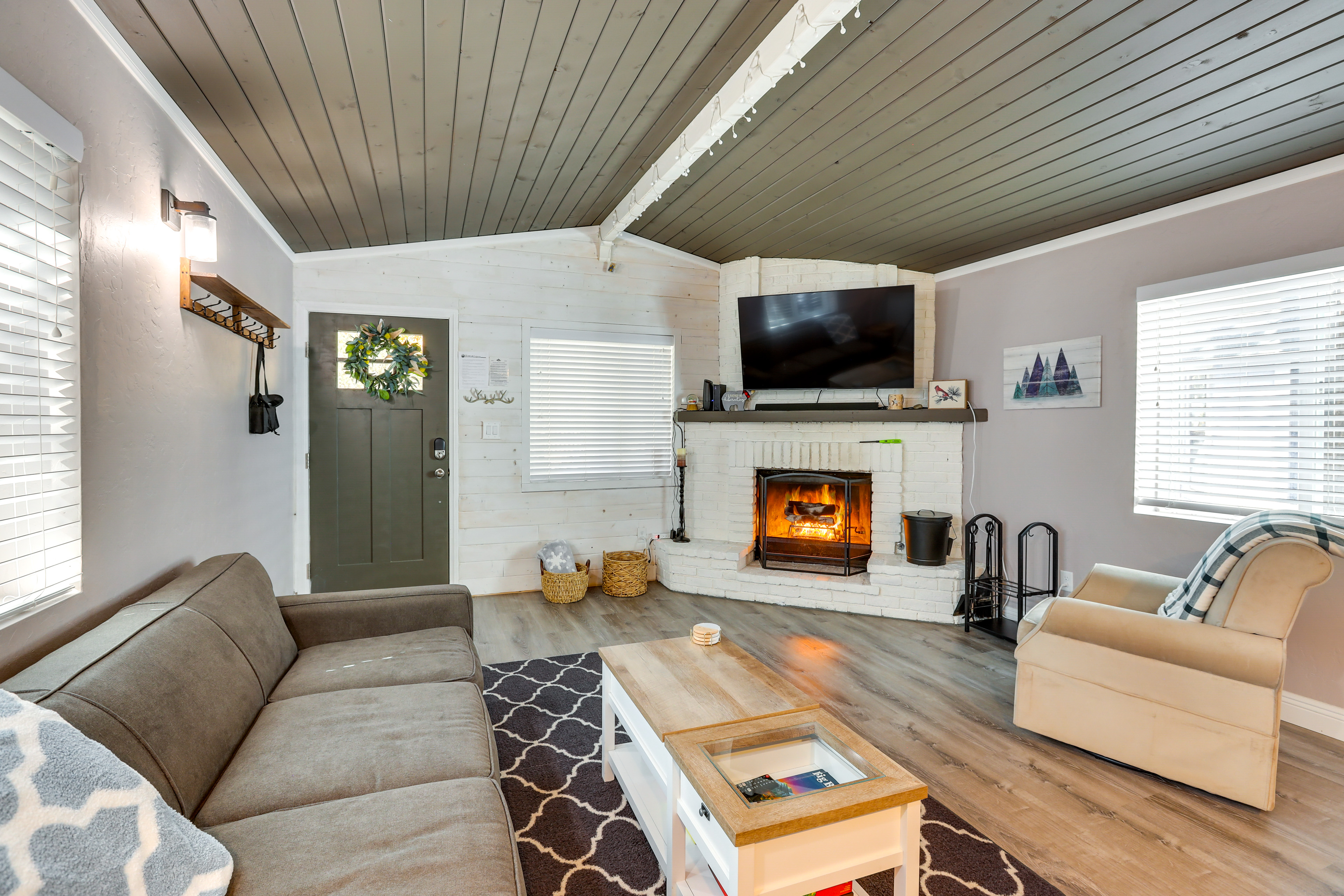 Property Image 1 - Sugarloaf Cabin w/ Fireplace Near Big Bear Lake