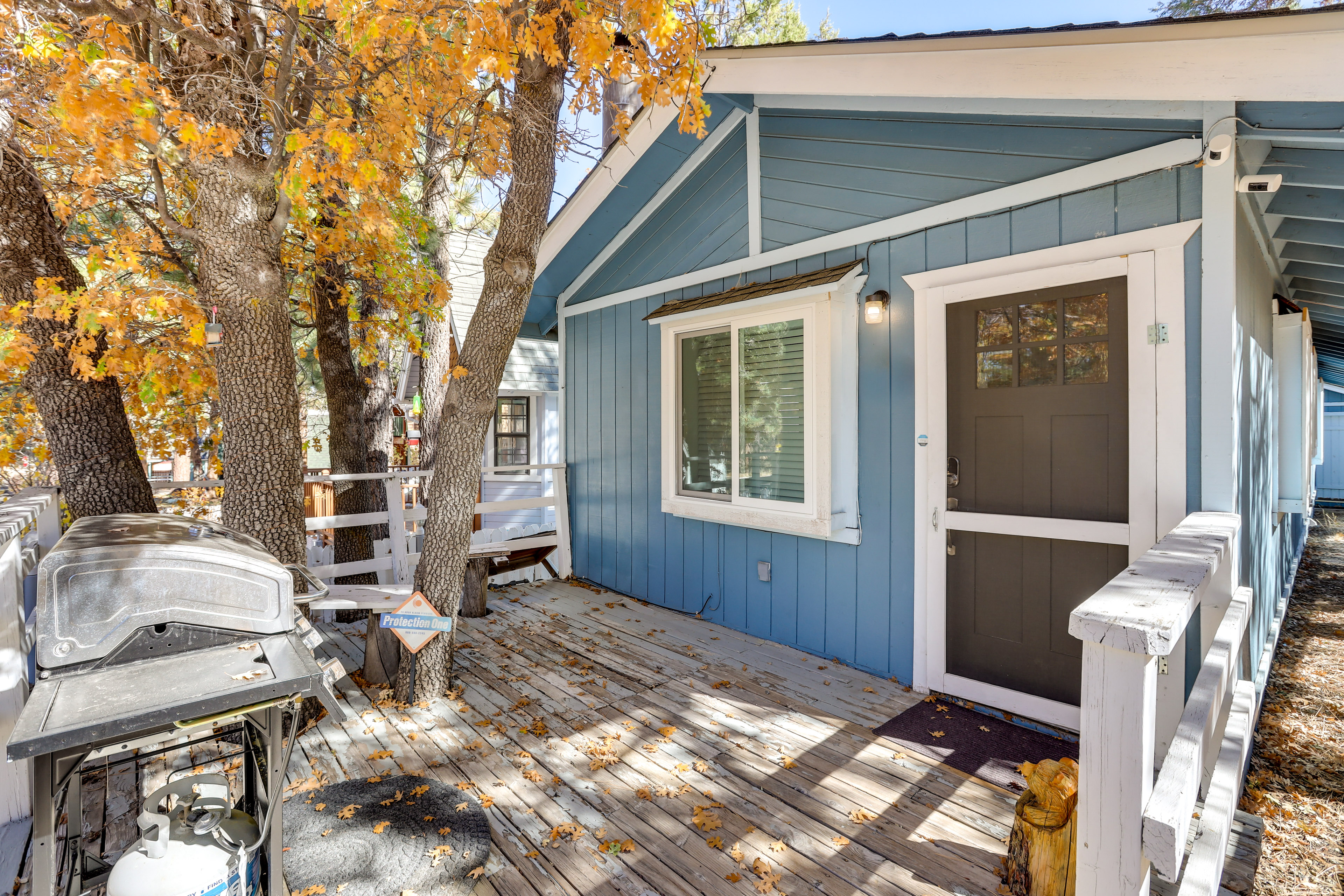 Property Image 2 - Sugarloaf Cabin w/ Fireplace Near Big Bear Lake