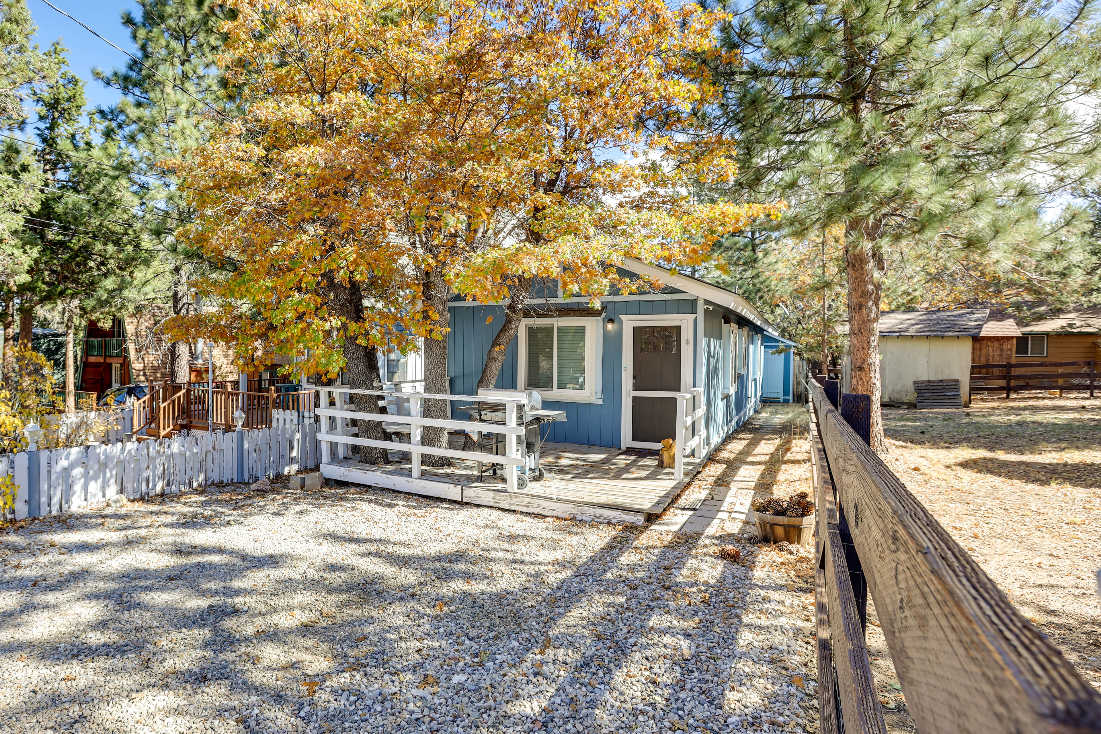 Sugarloaf Cabin w/ Fireplace Near Big Bear Lake