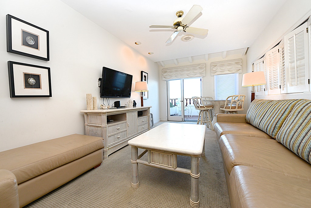 H178 - Living Room Side MView