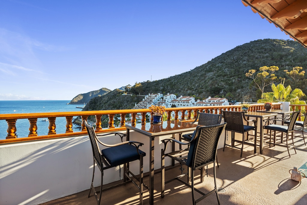 H1869 -Outdoor Table