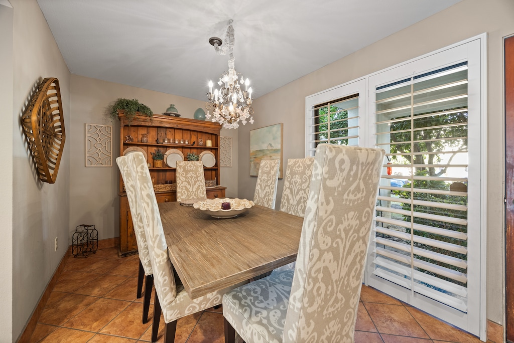 K0220 - Dining Table Side View