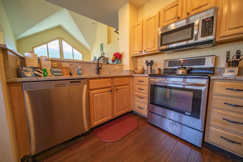 Full kitchen