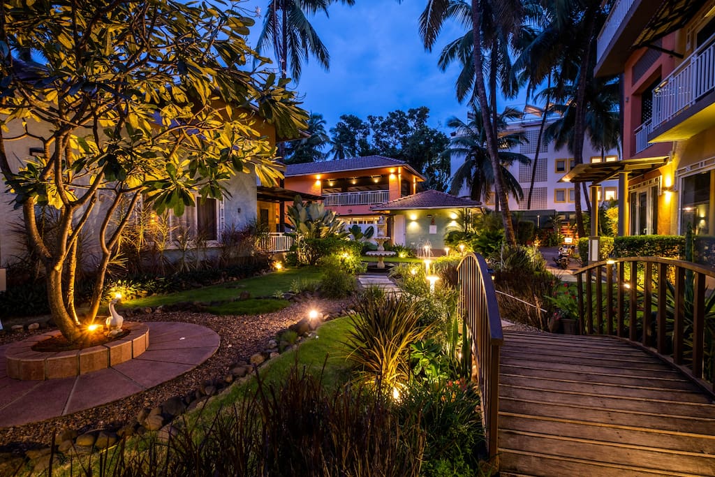 Property Image 1 - LookNoMore! Private pool 5br only 600m to beach