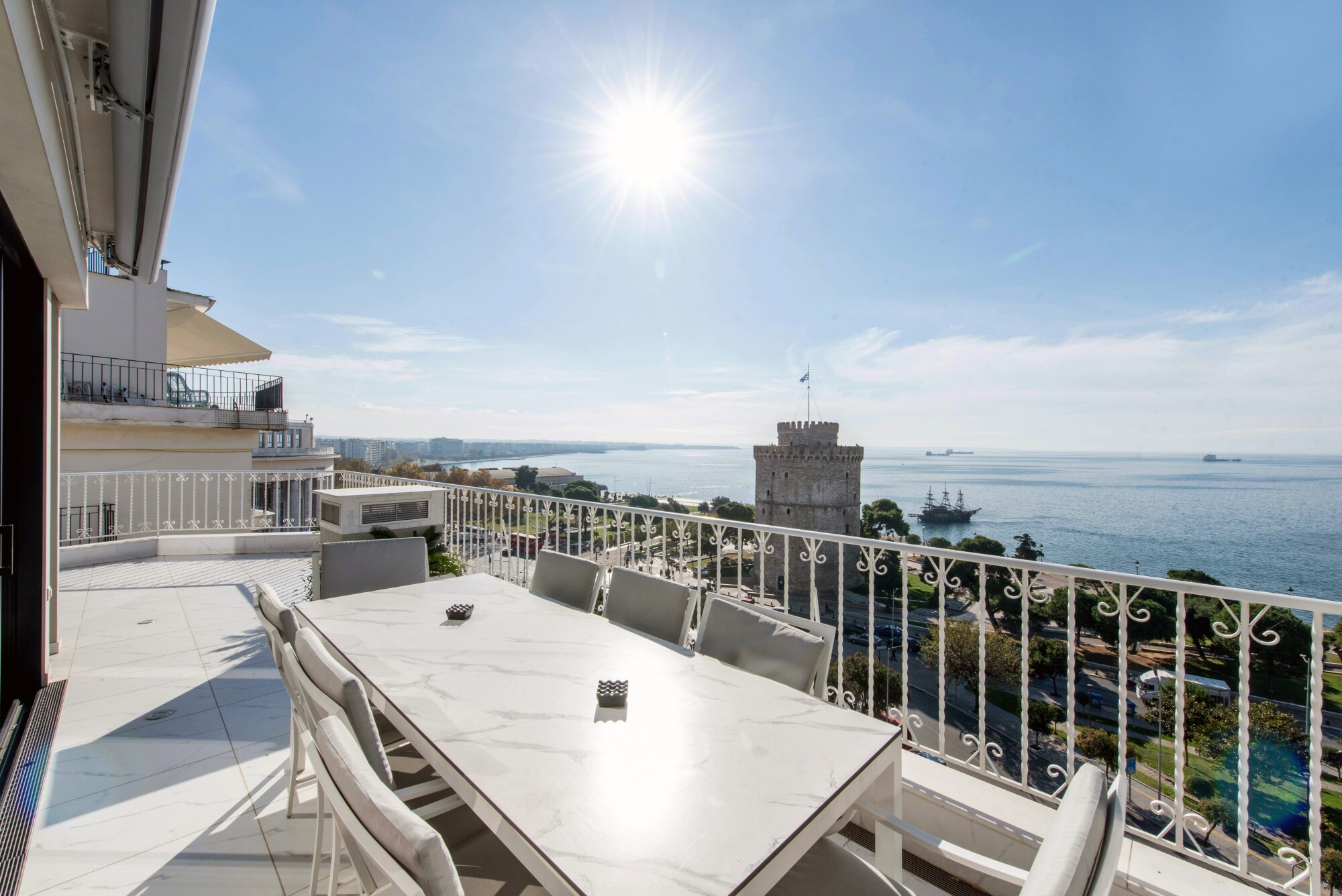 Property Image 2 - Vista: Lux seafront apt with White Tower view