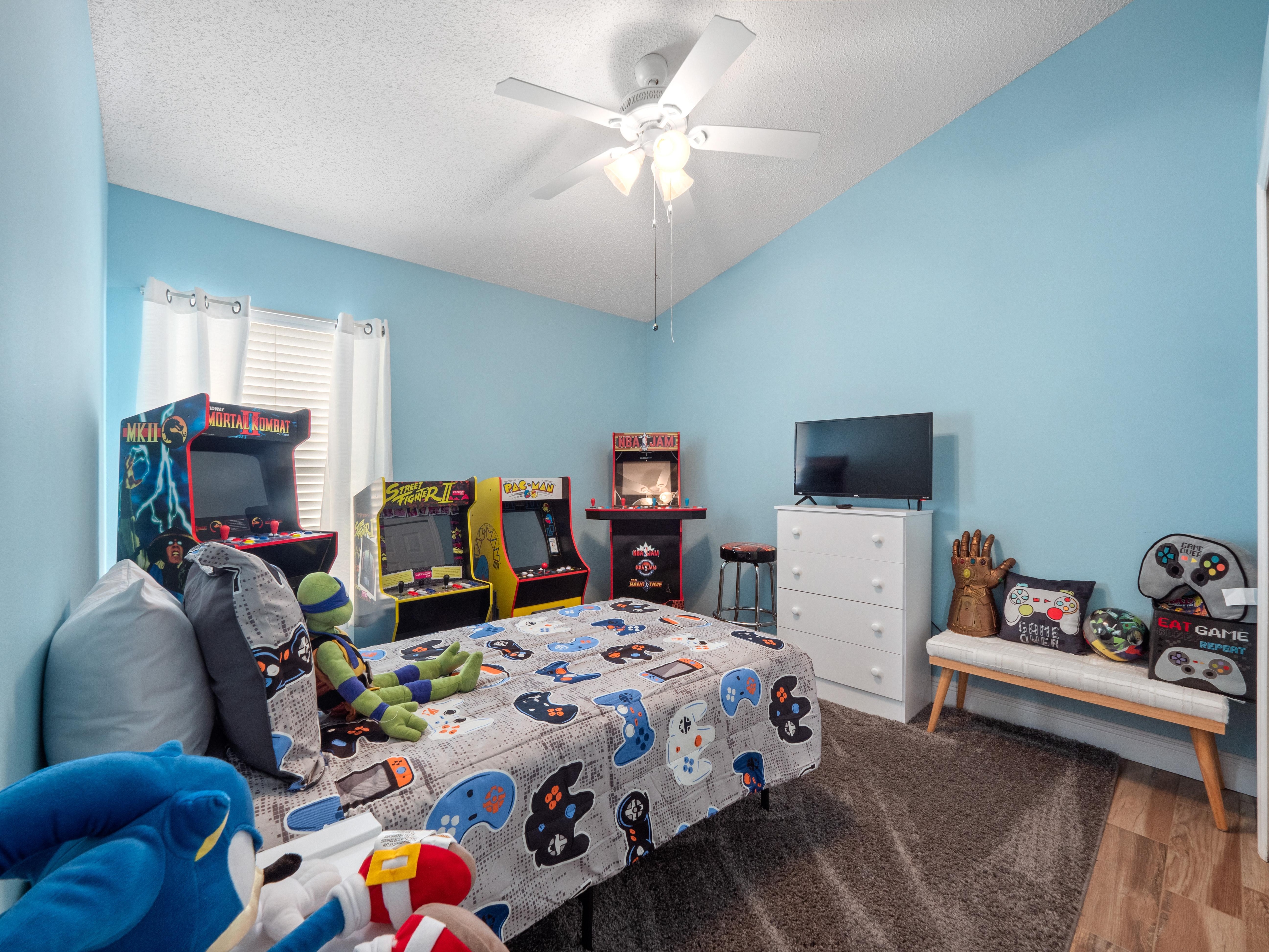 Fantastic game themed kids room with twin bed and a flat screen TV (bedroom 4, sleeps 1)