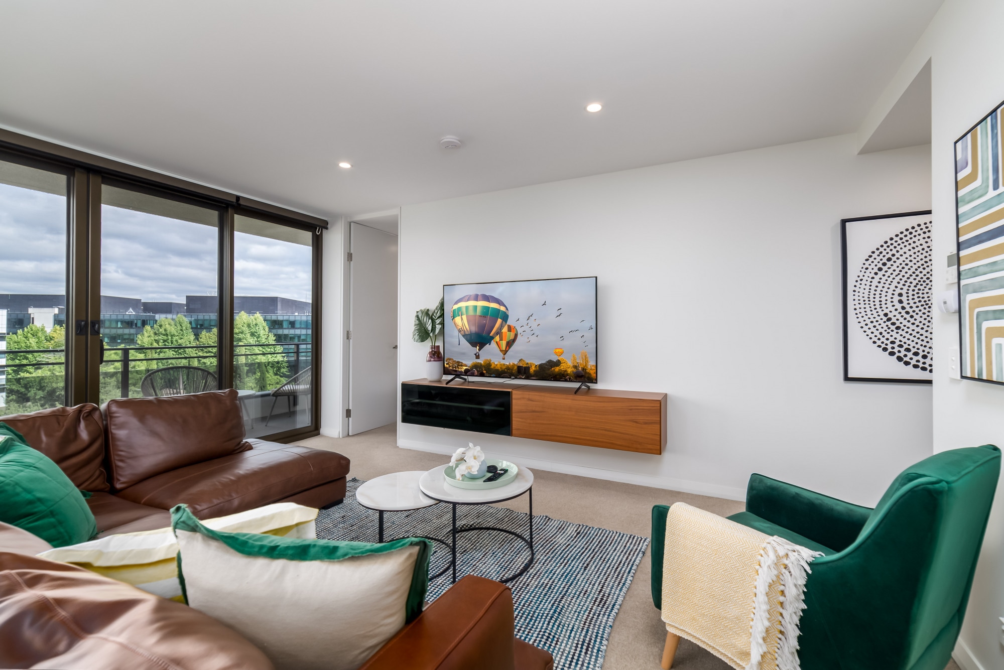 Spacious 2Bed, Stunning Views in Central Canberra Home Rental in Barton