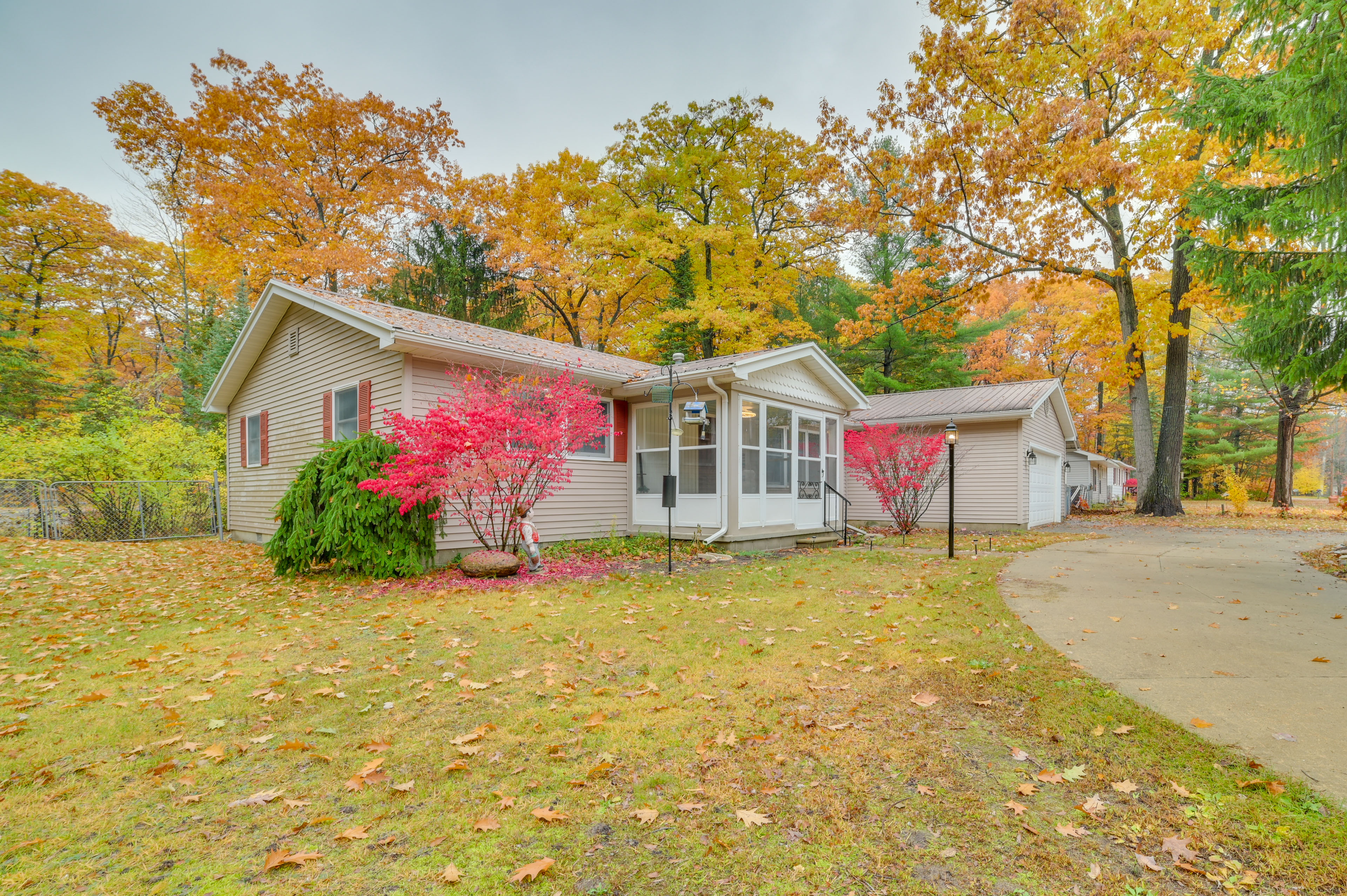 Property Image 2 - Houghton Lake Vacation Rental - Walk to the Water!