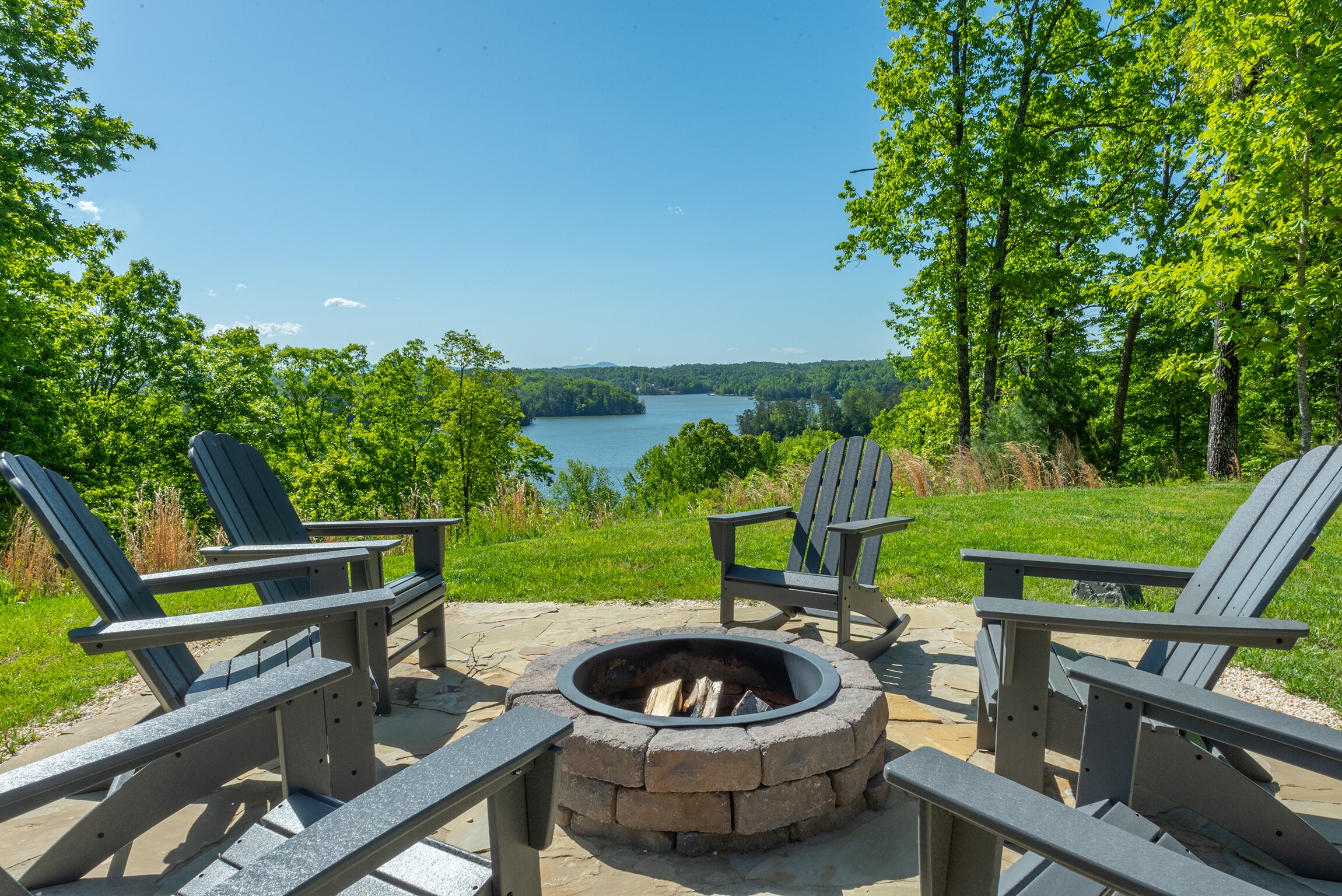 Gather around the outdoor fire pit to take in the stunning lakeside views & stargaze into the late night hours.