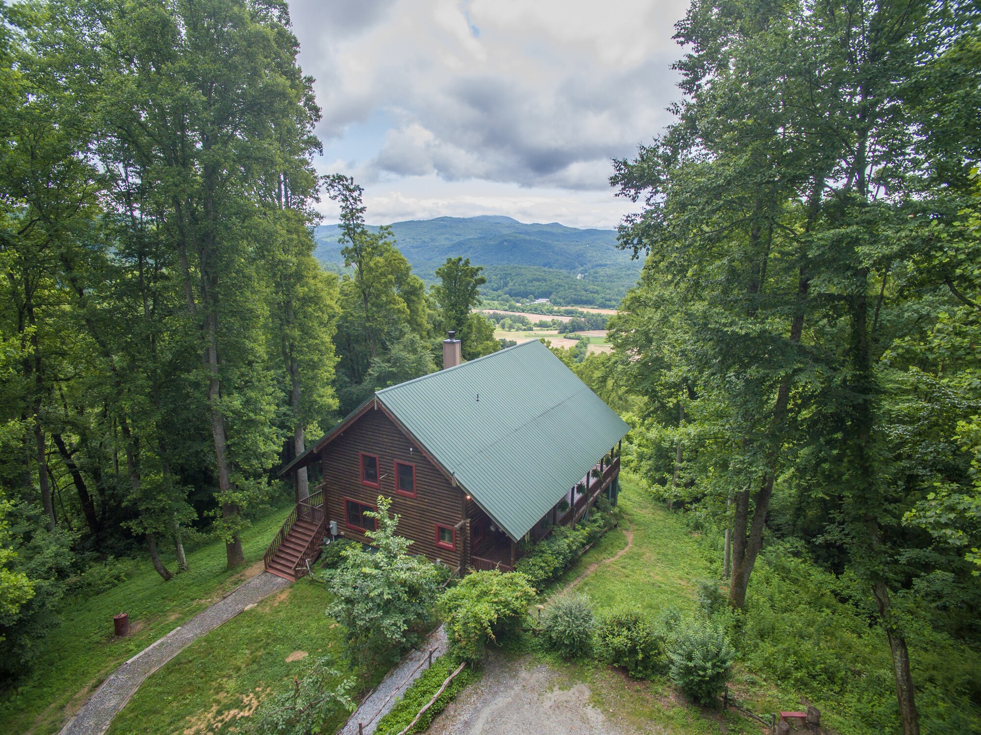 Shadow Ridge Retreat is the perfect mountain sanctuary for you and your family!