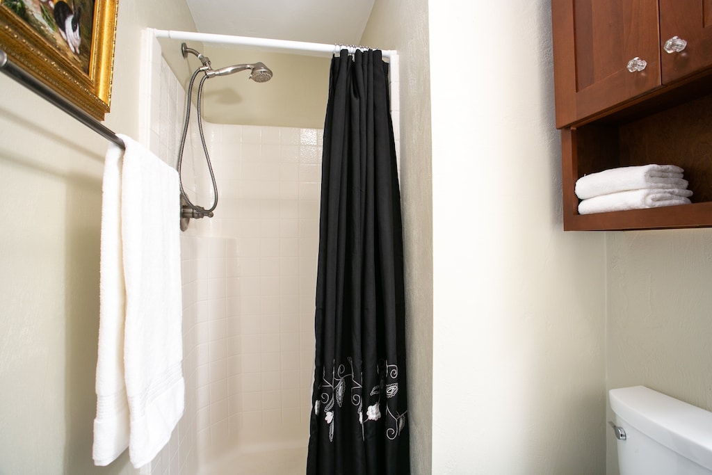 Queen bedroom ensuite