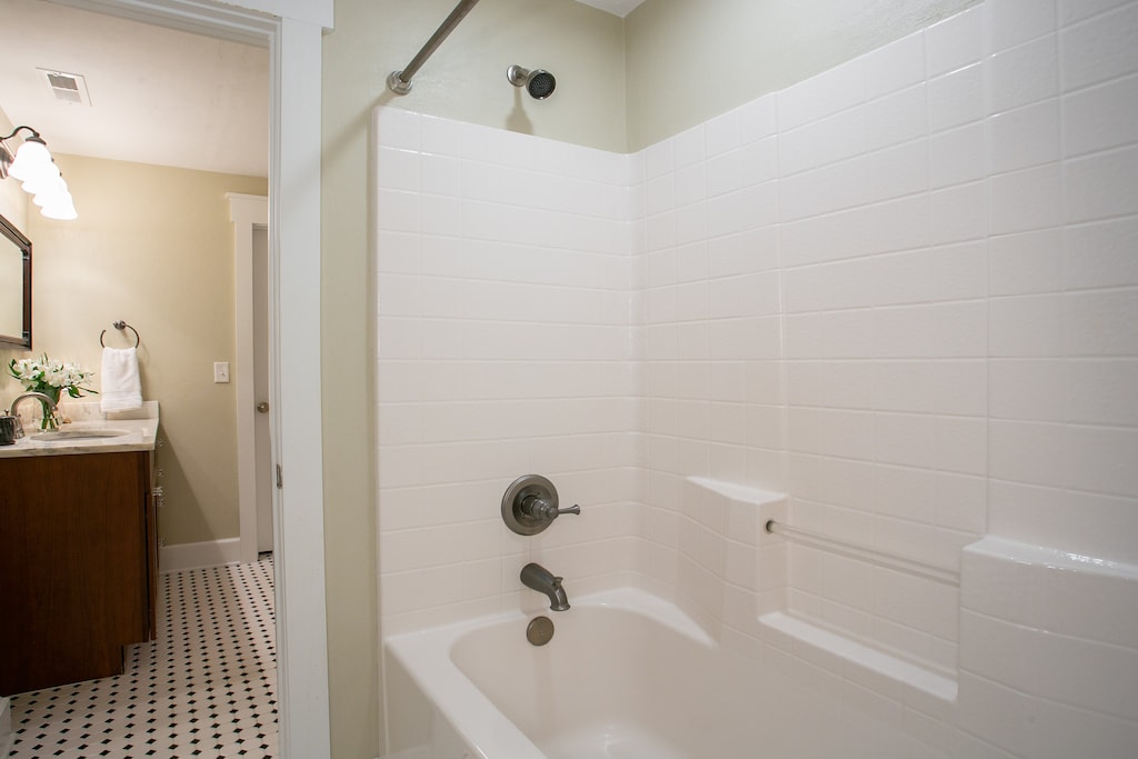 Upper Level Full Hall Bath Open to Both the Hallway and Second Queen Bedroom