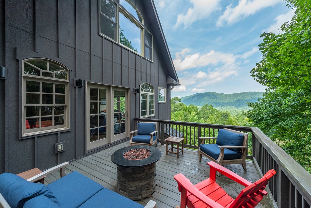 Welcome to Misty Mountain Hideaway!