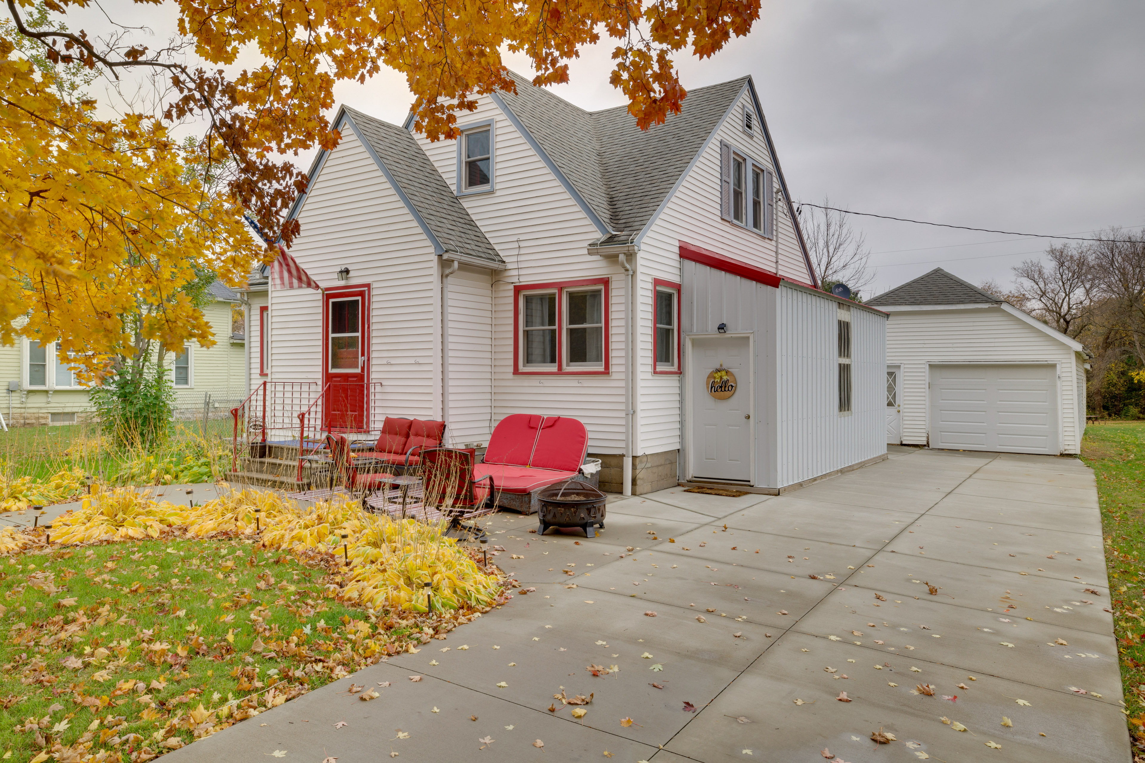 Property Image 1 - Harmony Home w/ Fire Pit: 5 Mi to Niagara Cave!