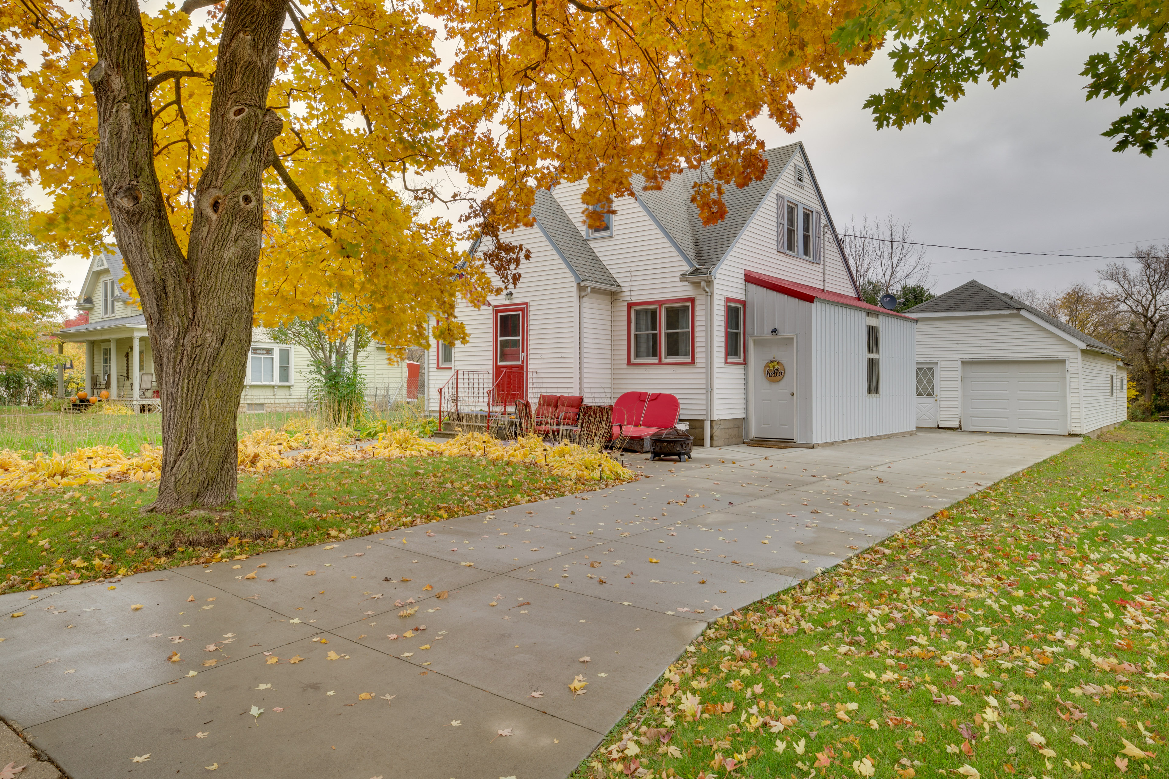 Property Image 2 - Harmony Home w/ Fire Pit: 5 Mi to Niagara Cave!