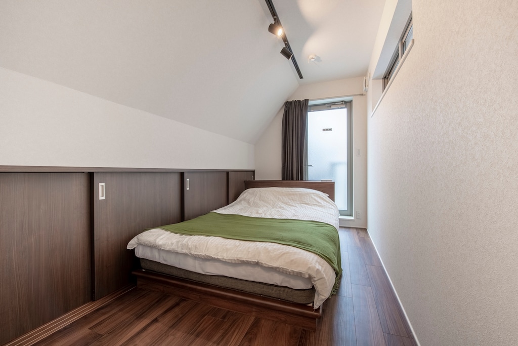 bedroom, double size bed